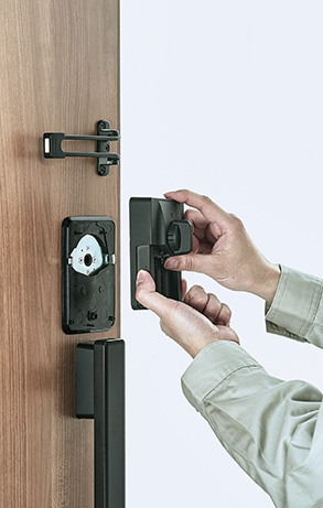 DOAC, an electrical opener system for entrance doors
